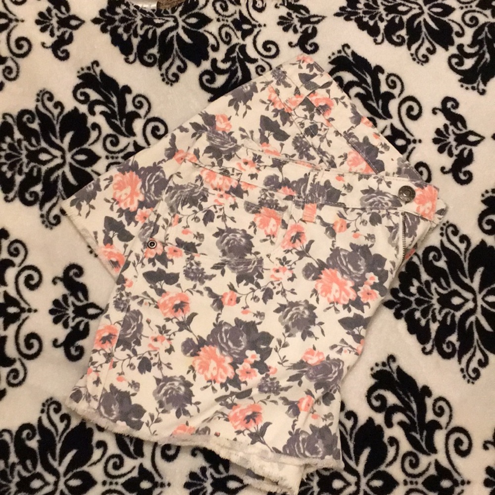 Mudd - Juniors Size 17 Flower Denim Shorts